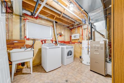 1547 Clover Avenue, Windsor, ON - Indoor Photo Showing Laundry Room