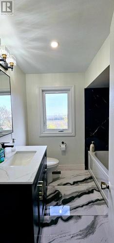 11821 Woodbine Avenue, Whitchurch-Stouffville, ON - Indoor Photo Showing Bathroom