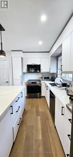 11821 Woodbine Avenue, Whitchurch-Stouffville, ON - Indoor Photo Showing Kitchen