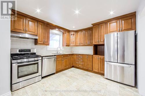 23 Millbank Court, Vaughan, ON - Indoor Photo Showing Kitchen