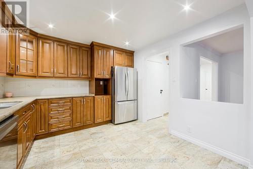 23 Millbank Court, Vaughan, ON - Indoor Photo Showing Kitchen