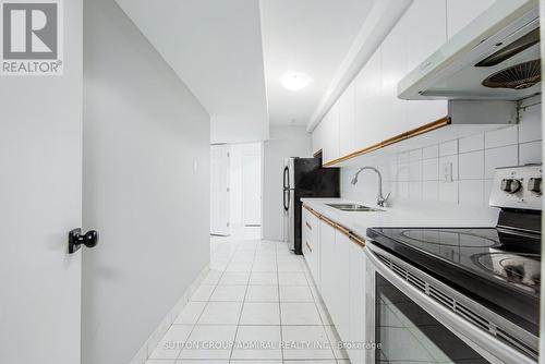 23 Millbank Court, Vaughan, ON - Indoor Photo Showing Kitchen With Double Sink