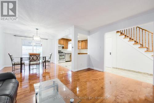 23 Millbank Court, Vaughan, ON - Indoor Photo Showing Living Room