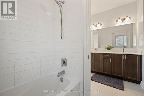 92 Holland Vista Street, East Gwillimbury, ON - Indoor Photo Showing Bathroom