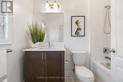 92 Holland Vista Street, East Gwillimbury, ON - Indoor Photo Showing Bathroom