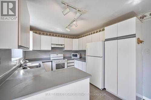 7 Agnes Street, Oro-Medonte, ON - Indoor Photo Showing Kitchen With Double Sink