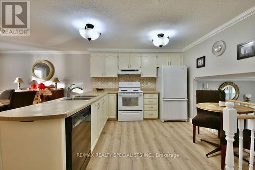 26 Doris Drive, Barrie, ON - Indoor Photo Showing Kitchen With Double Sink