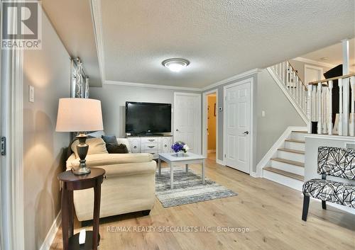 26 Doris Drive, Barrie, ON - Indoor Photo Showing Living Room