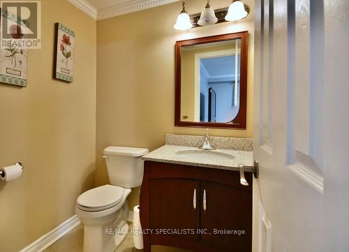 26 Doris Drive, Barrie, ON - Indoor Photo Showing Bathroom