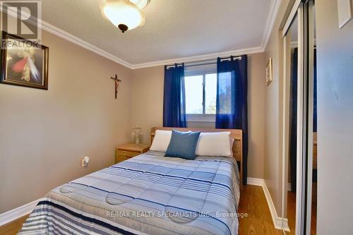 26 Doris Drive, Barrie, ON - Indoor Photo Showing Bedroom