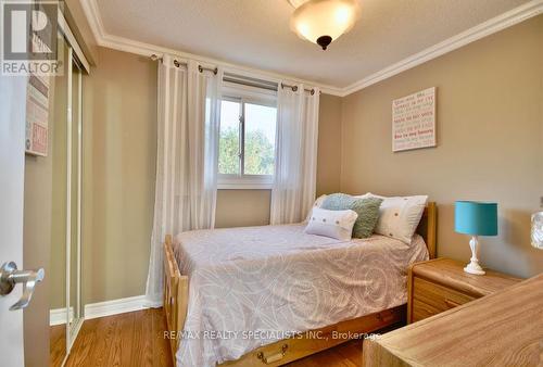 26 Doris Drive, Barrie, ON - Indoor Photo Showing Bedroom