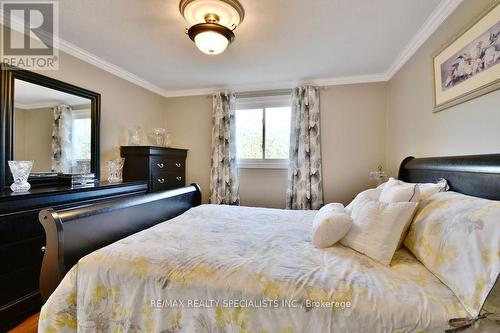 26 Doris Drive, Barrie, ON - Indoor Photo Showing Bedroom