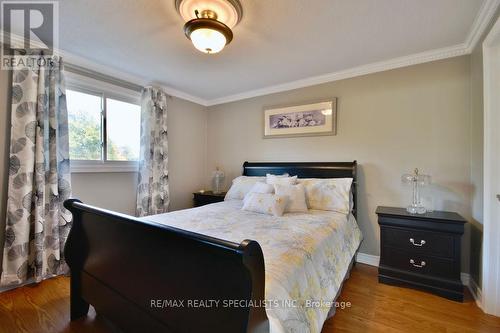 26 Doris Drive, Barrie, ON - Indoor Photo Showing Bedroom