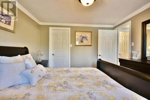 26 Doris Drive, Barrie, ON - Indoor Photo Showing Bedroom