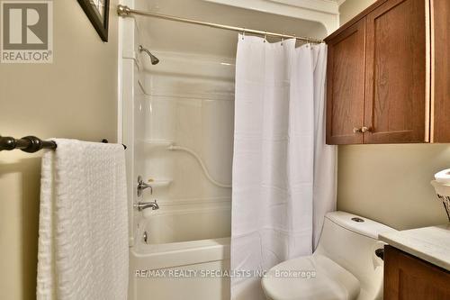 26 Doris Drive, Barrie, ON - Indoor Photo Showing Bathroom