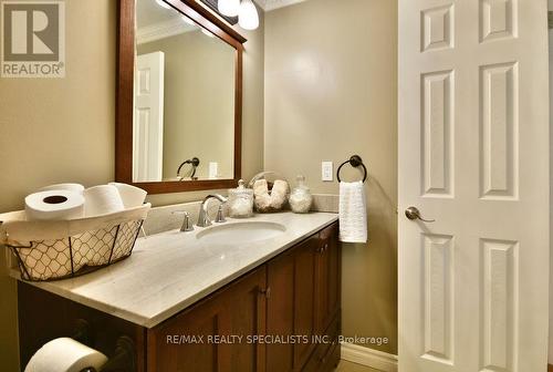 26 Doris Drive, Barrie, ON - Indoor Photo Showing Bathroom