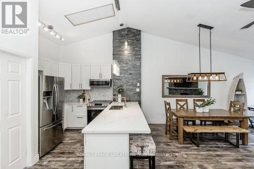 27 - 5 Harbour Street, Collingwood, ON - Indoor Photo Showing Kitchen With Stainless Steel Kitchen With Upgraded Kitchen