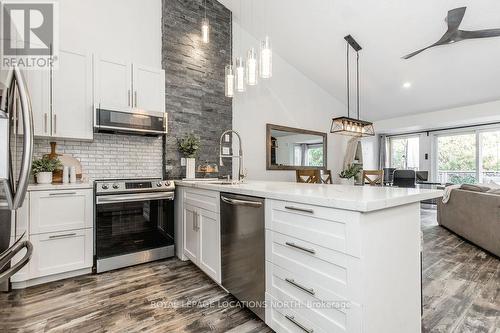 27 - 5 Harbour Street, Collingwood, ON - Indoor Photo Showing Kitchen With Stainless Steel Kitchen With Upgraded Kitchen