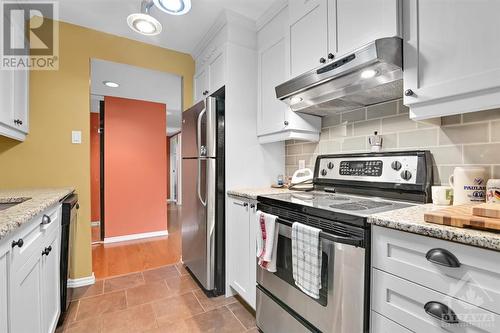 470 Laurier Avenue Unit#604, Ottawa, ON - Indoor Photo Showing Kitchen