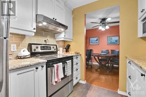 470 Laurier Avenue Unit#604, Ottawa, ON - Indoor Photo Showing Kitchen