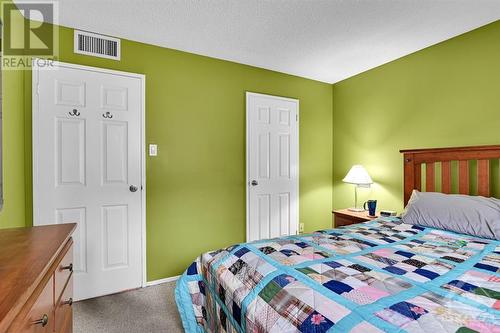 470 Laurier Avenue Unit#604, Ottawa, ON - Indoor Photo Showing Bedroom