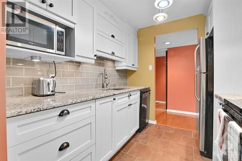 470 Laurier Avenue Unit#604, Ottawa, ON - Indoor Photo Showing Kitchen With Upgraded Kitchen