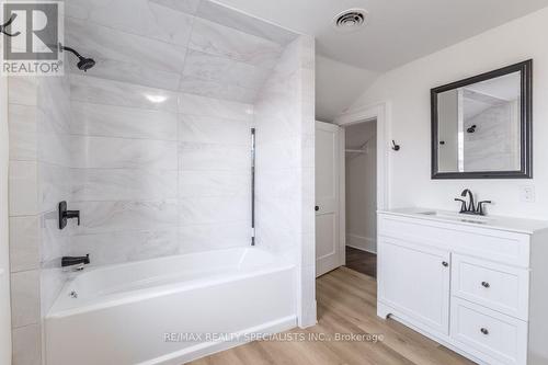 8714 Fifth Line, Halton Hills, ON - Indoor Photo Showing Bathroom