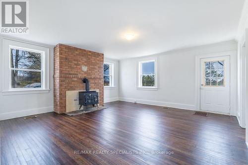 8714 Fifth Line, Halton Hills, ON - Indoor Photo Showing Living Room