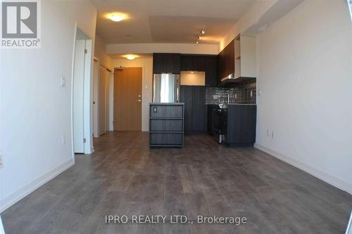 1008 - 2520 Eglinton Avenue W, Mississauga, ON - Indoor Photo Showing Kitchen