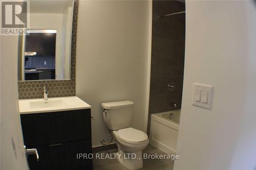 1008 - 2520 Eglinton Avenue W, Mississauga, ON - Indoor Photo Showing Bathroom