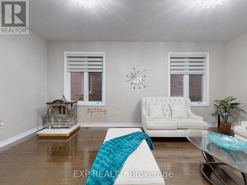 5 Ricardo Road, Brampton, ON - Indoor Photo Showing Living Room