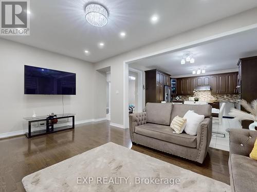 5 Ricardo Road, Brampton, ON - Indoor Photo Showing Living Room