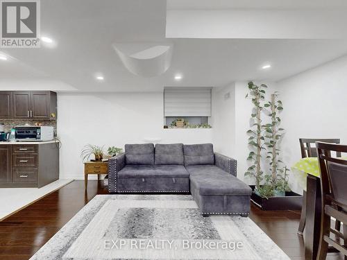 5 Ricardo Road, Brampton, ON - Indoor Photo Showing Living Room