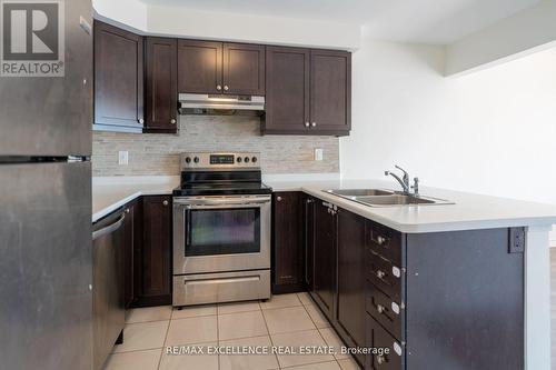 527 Fir Court, Milton, ON - Indoor Photo Showing Kitchen With Stainless Steel Kitchen With Double Sink