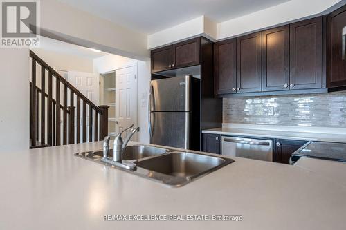 527 Fir Court, Milton, ON - Indoor Photo Showing Kitchen With Double Sink