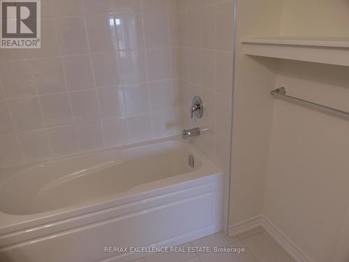 527 Fir Court, Milton, ON - Indoor Photo Showing Bathroom