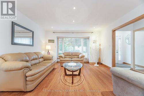 6 Glenmore Crescent, Brampton, ON - Indoor Photo Showing Living Room