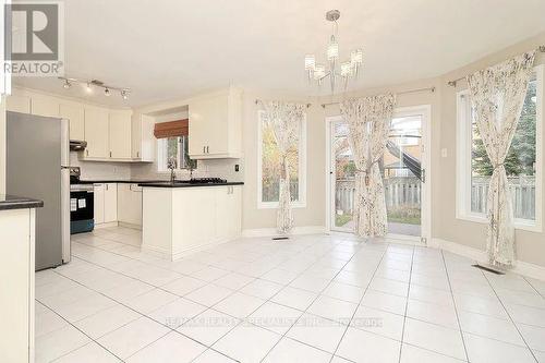 3247 Bloomfield Drive, Mississauga, ON - Indoor Photo Showing Kitchen