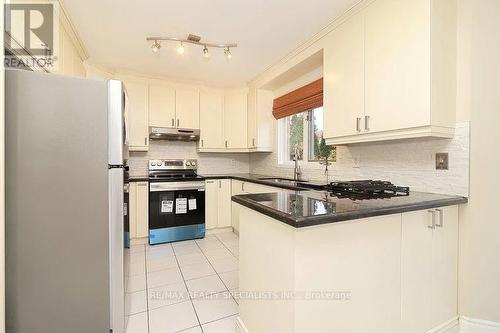 3247 Bloomfield Drive, Mississauga, ON - Indoor Photo Showing Kitchen