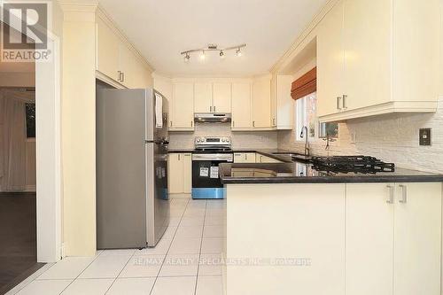 3247 Bloomfield Drive, Mississauga, ON - Indoor Photo Showing Kitchen