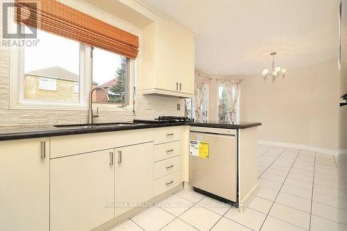 3247 Bloomfield Drive, Mississauga, ON - Indoor Photo Showing Kitchen