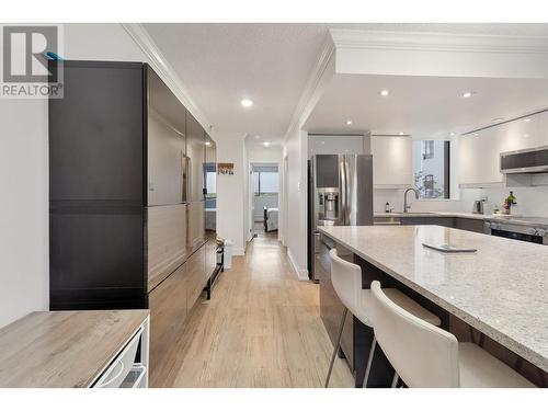 201 1995 Beach Avenue, Vancouver, BC - Indoor Photo Showing Kitchen With Upgraded Kitchen