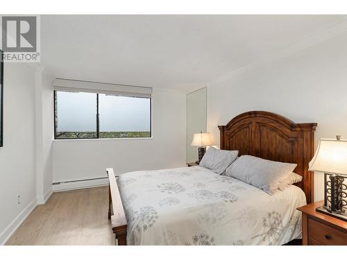 201 1995 Beach Avenue, Vancouver, BC - Indoor Photo Showing Bedroom