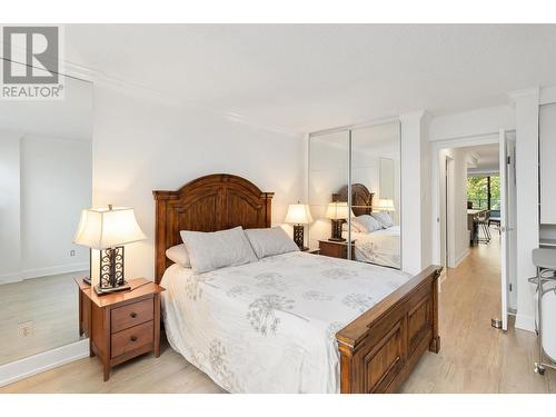 201 1995 Beach Avenue, Vancouver, BC - Indoor Photo Showing Bedroom