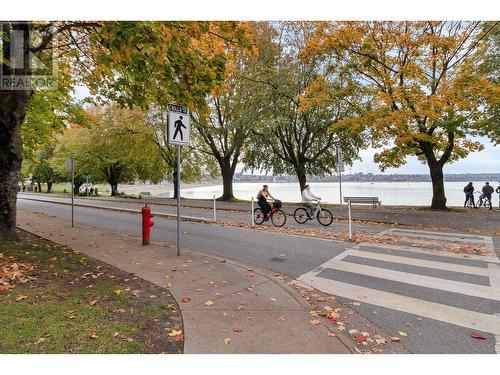 201 1995 Beach Avenue, Vancouver, BC - Outdoor With View