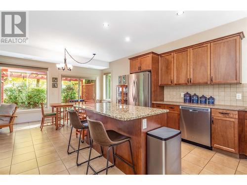 3350 Woodsdale Road Unit# 501, Lake Country, BC - Indoor Photo Showing Kitchen