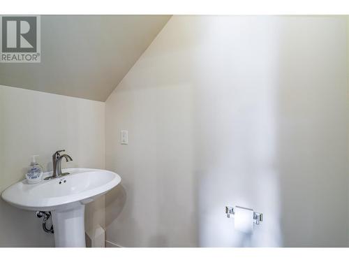 3350 Woodsdale Road Unit# 501, Lake Country, BC - Indoor Photo Showing Bathroom