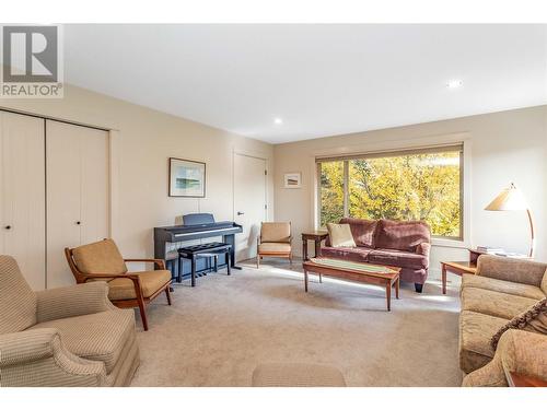 3350 Woodsdale Road Unit# 501, Lake Country, BC - Indoor Photo Showing Living Room