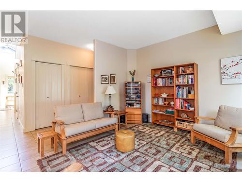 3350 Woodsdale Road Unit# 501, Lake Country, BC - Indoor Photo Showing Living Room