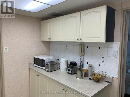 3103 - 65 Harbour Square, Toronto, ON - Indoor Photo Showing Kitchen